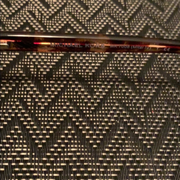 New - Picture 3 of 4